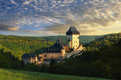 karlstejn_castle_surroundings_czech_bike_tours